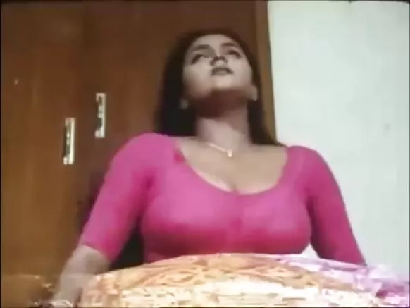fiimu ti o ni gbese ni ede Gẹẹsi ni gbese gbona oyan