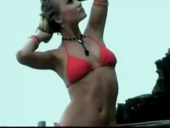 Awoṣe bikini to gbona julọ fọto hindi ni kikun fiimu oyan shot