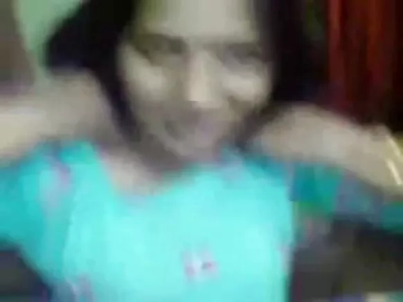 India ni gbese bhabhi buru jai fun igba akọkọ ni ilu ni fiimu ti o ni gbese ni Gẹẹsi akoko ibalopo ti ọrẹ rẹ bu.