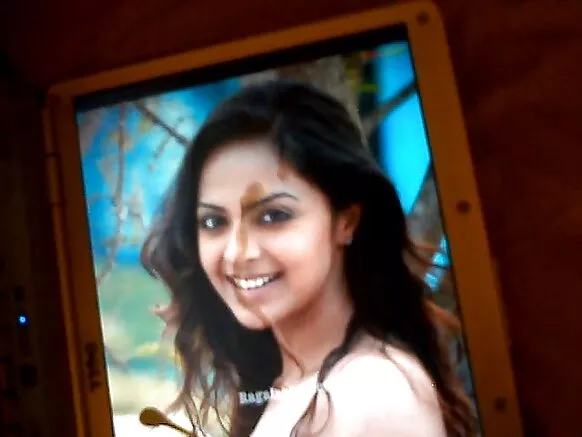 Aworan Cum Madrasi Sexy Lori Awọn fọto - oṣere India Pẹlu Ipara Ati Ipara