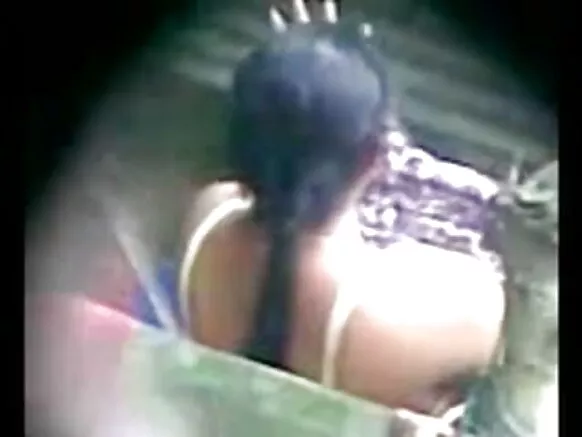 Desi Aunty India ti nwẹ ni ikoko Desi Aunty Iyẹwu Ikọkọ Sexy Sexy Sexy Movie