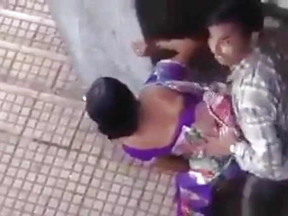India tọkọtaya mu ni gbangba fi a ni gbese movie si wọn Ololufe ti o ni awọn mu ni gbangba