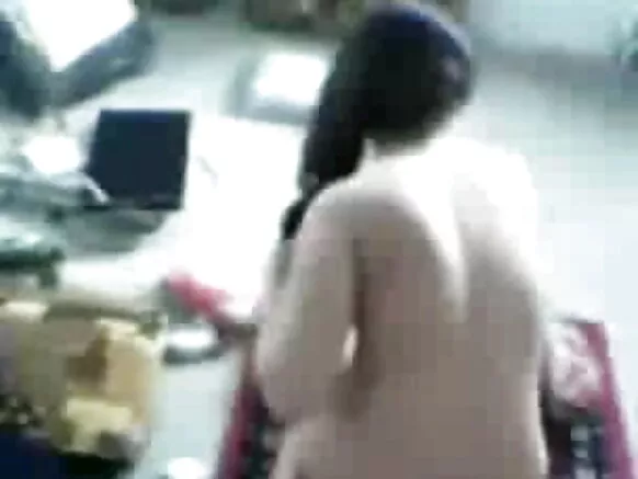 Oyan nla indian aunty sexy movie fidio bhojpuri ati oyan nla tu àtọ silẹ lẹhin ikore.