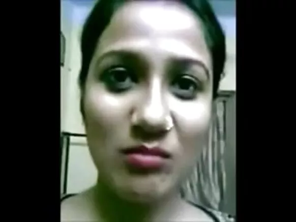 Big ori omu Indian Girl Ya Pa aṣọ Fun Big ori omu ti ibilẹ - Kajal ni gbese Movie ti ibilẹ