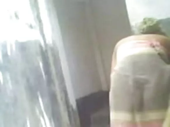 Ni gbese fidio ti a girl lati North India wíwẹtàbí ihoho sile ni HD nipa rẹ titun housemate