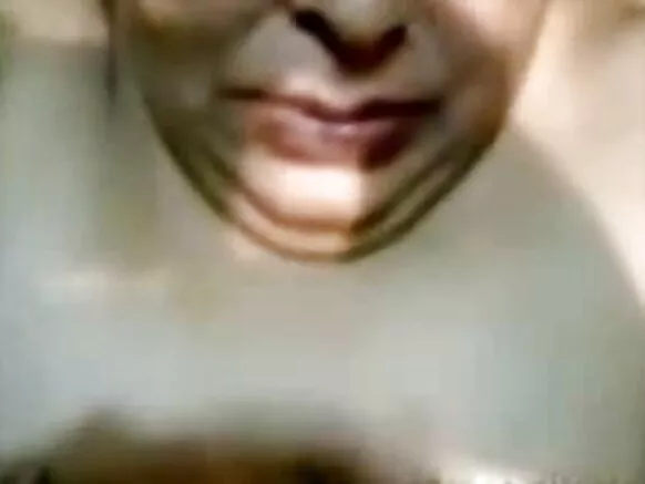 Aunty india ni gbese English movie fidio ifenusoko ati nṣiṣẹ lori aunty ká oju