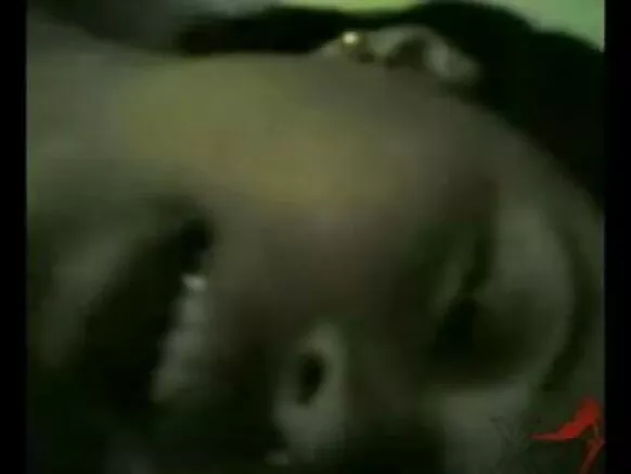 Ṣe afihan ibalopo si ọmọbirin wa awakọ ni fidio ti o ni gbese