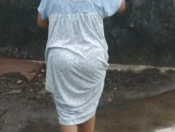 Spying Indian Aunty - Ass Bend - Booty Aunty Voyeur Sexy Video Movie Ni English