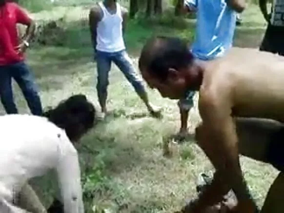 Aburo ọdọmọkunrin Tharaki mu fidio fiimu ti o ni gbese pẹlu ọdọmọkunrin kan
