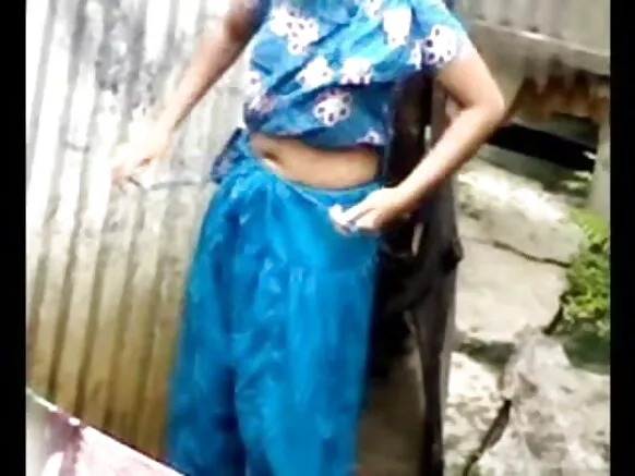 Desi priyanka chopra ni gbese movie girl wíwẹtàbí ita
