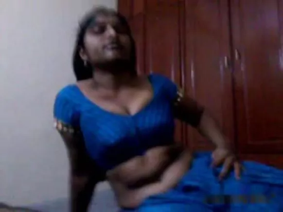 Andhra aunty ṣe afihan ifenukonu ati fọto rinhoho saree ni gbese ni Gẹẹsi