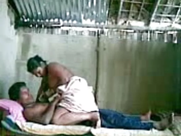 Ọrẹ Gujarati ti fiimu Ami lori iranṣẹbinrin India tuntun mi pẹlu ọmọkunrin rẹ ti o ni gbese