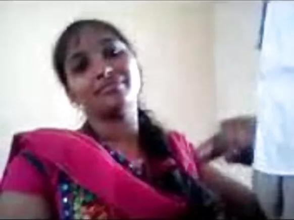 Ọmọbinrin gba akukọ ni ẹnu rẹ ni kilasi, fiimu South India ni Gẹẹsi