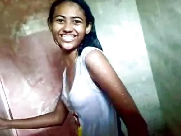 Firanṣẹ fiimu ti o ni gbese si ile ti ọdọmọkunrin India kan ninu iwe pẹlu ọrẹkunrin rẹ