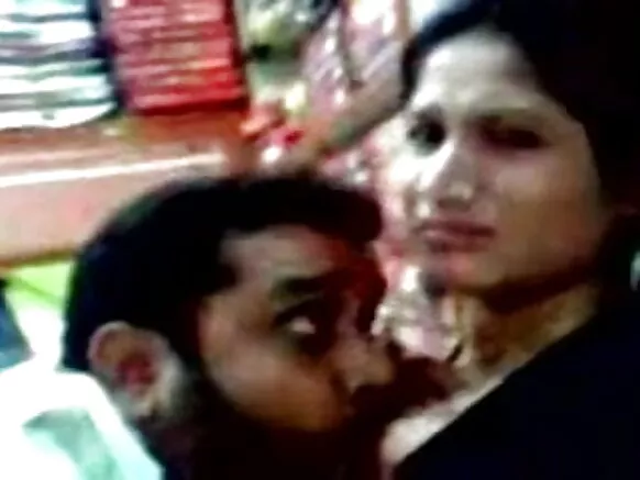 Pakistan girl 2 ni gbese ni gbese Pakistani khan eto