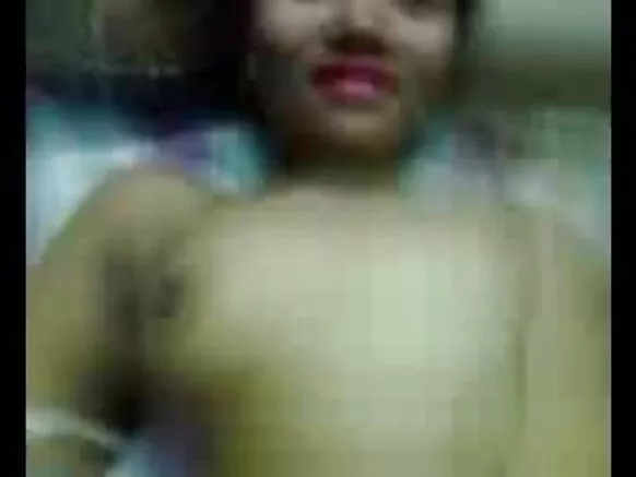 Desi girl nini ibalopo pẹlu rẹ omokunrin ni a titun ni gbese movie fidio Desi