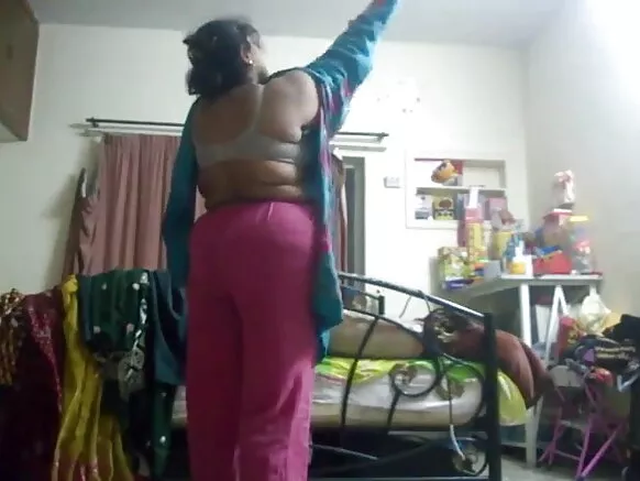 Aunty gbona ti kamẹra mu, fiimu fidio ti o ni gbese ti o farapamọ lati kamẹra