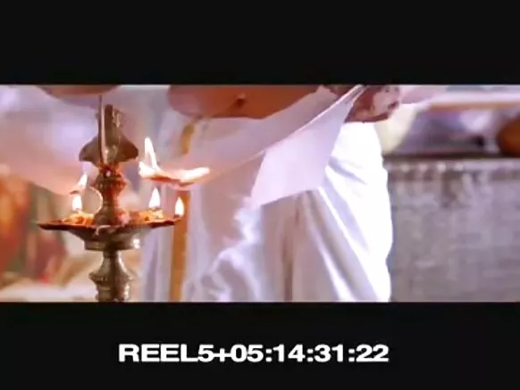 Nandana Sen ṣe afihan awọn ọmu kikun ni fiimu hindi ti o ni gbese oke ailopin ni gbese rasiya - oke ailopin