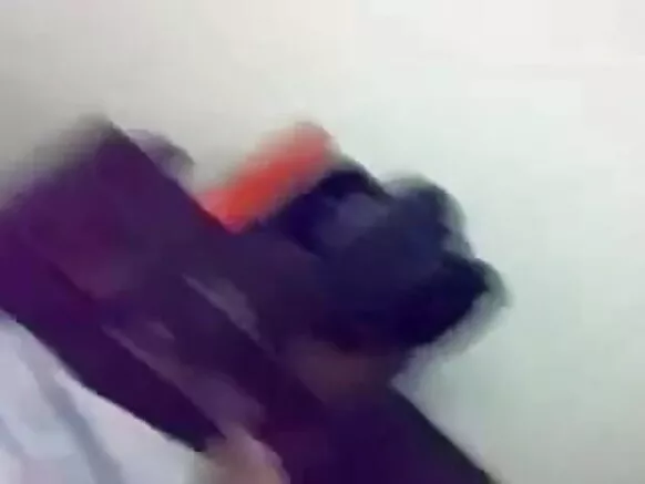 Kekere 3 inch Ila-oorun ni gbese show fiimu buruju nipasẹ Arab odaliska kan pẹlu akukọ kekere kan