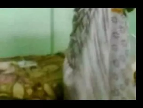 Aunty sirvienta lati ariwa india buru jai ninu rẹ akọkọ ni gbese movie ni gbese hindi movie