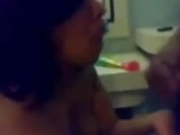 Desperate Indian aunty ni gbese fidio image ni mi buru jai nipa a aládùúgbò