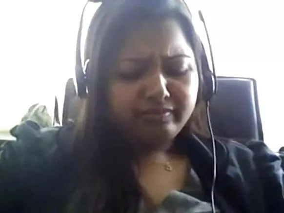 Omobirin sunmi Desi ti ndun pẹlu rẹ oyan on desi webi