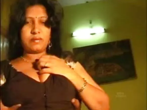 Mallu Aunty Bollywood Sexy Movie Video Love Aunty Scandal 003