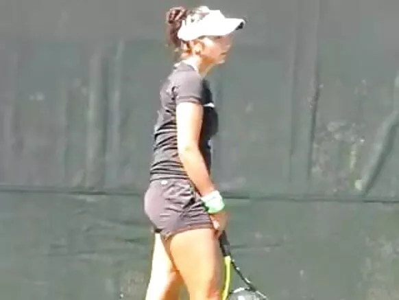 Sania Mirza Boobs Bouncing Sexy Photo Nihoho Movie