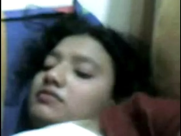 Bhabhi beere lọwọ ọkọ rẹ lati fa ọyan rẹ iyebiye Bhojpuri fiimu ni gbese fidio