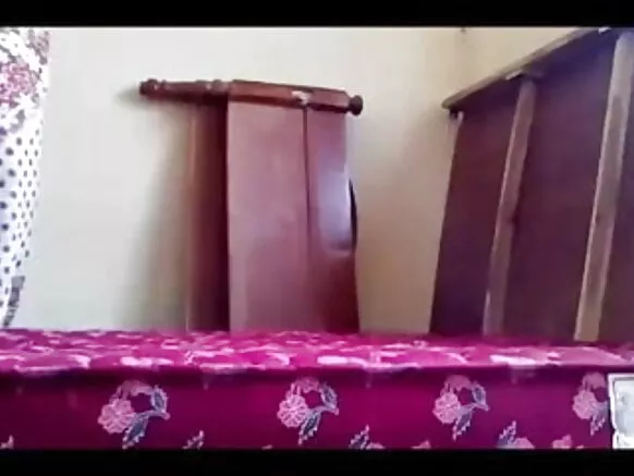 Obinrin arugbo kan ni buluu nipasẹ ọdọ kan ti o ni gbese