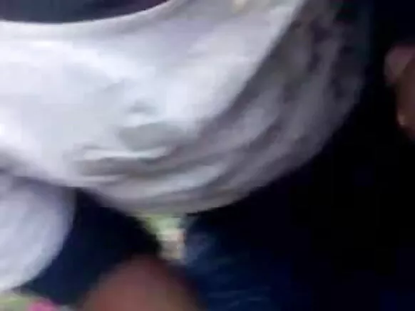 Ni gbese o duro si ibikan fun sihin ihoho Fọto show