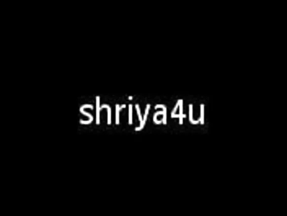 Aunty telugu del sur de la india ṣe afihan fiimu hindi ni gbese oyan rẹ