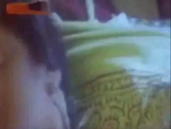Aunty India Gbona gbiyanju lati ni itẹlọrun alabara rẹ ni fiimu fọto ni gbese hotẹẹli kan