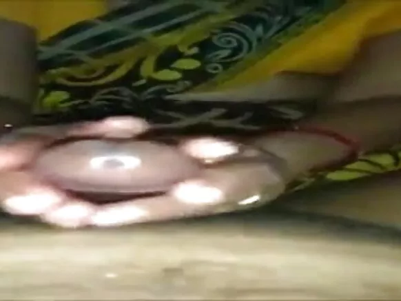 Bhabhi n ṣe àgbere Bhabhi nigba ti o fun ifọwọra pẹlu Nepali cockpipe ni kikun ni gbese movie ti kojọpọ