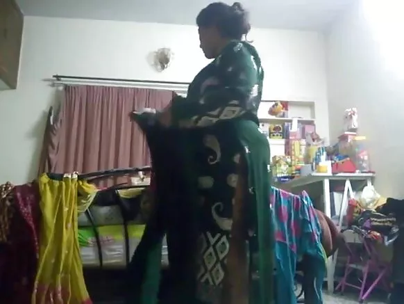 Fiimu iṣafihan aunty ti o gbona ni hindi ti a mu nipasẹ kamẹra ti o farapamọ