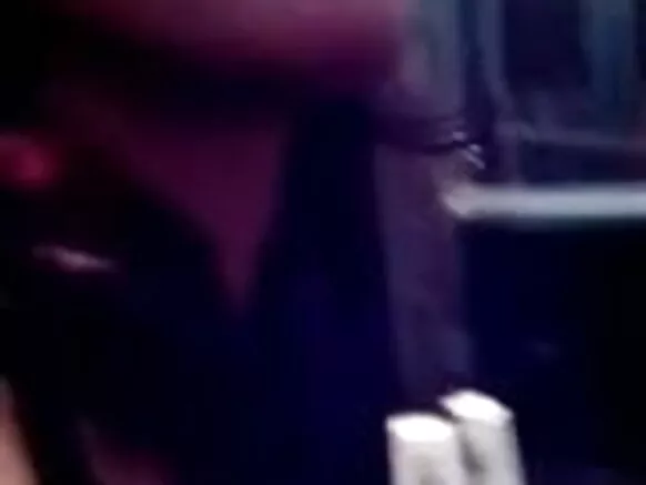 Oyan wundia kan ti tu ati kẹtẹkẹtẹ ọmọbirin tuntun kan ti a tu fun igba akọkọ ninu fiimu ibalopo Hindustani