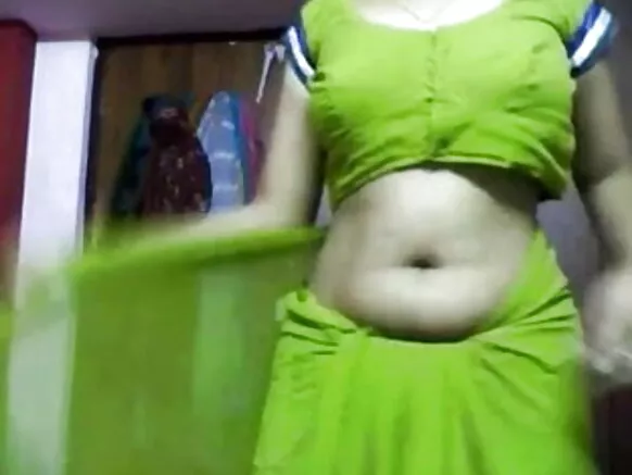 Rẹ yanilenu eid saree ni gbese fidio ori omu movie ni English