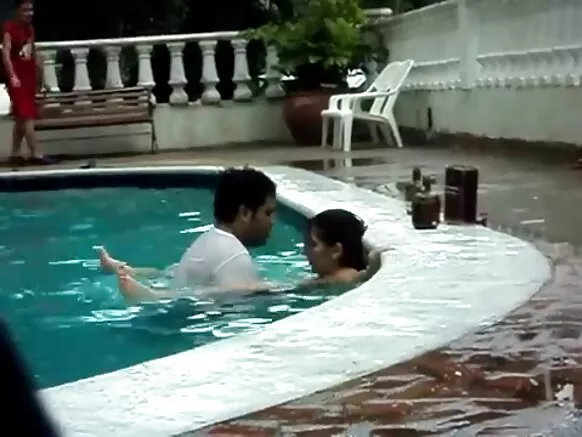 English ibalopo ibalopo movie ninu awọn pool